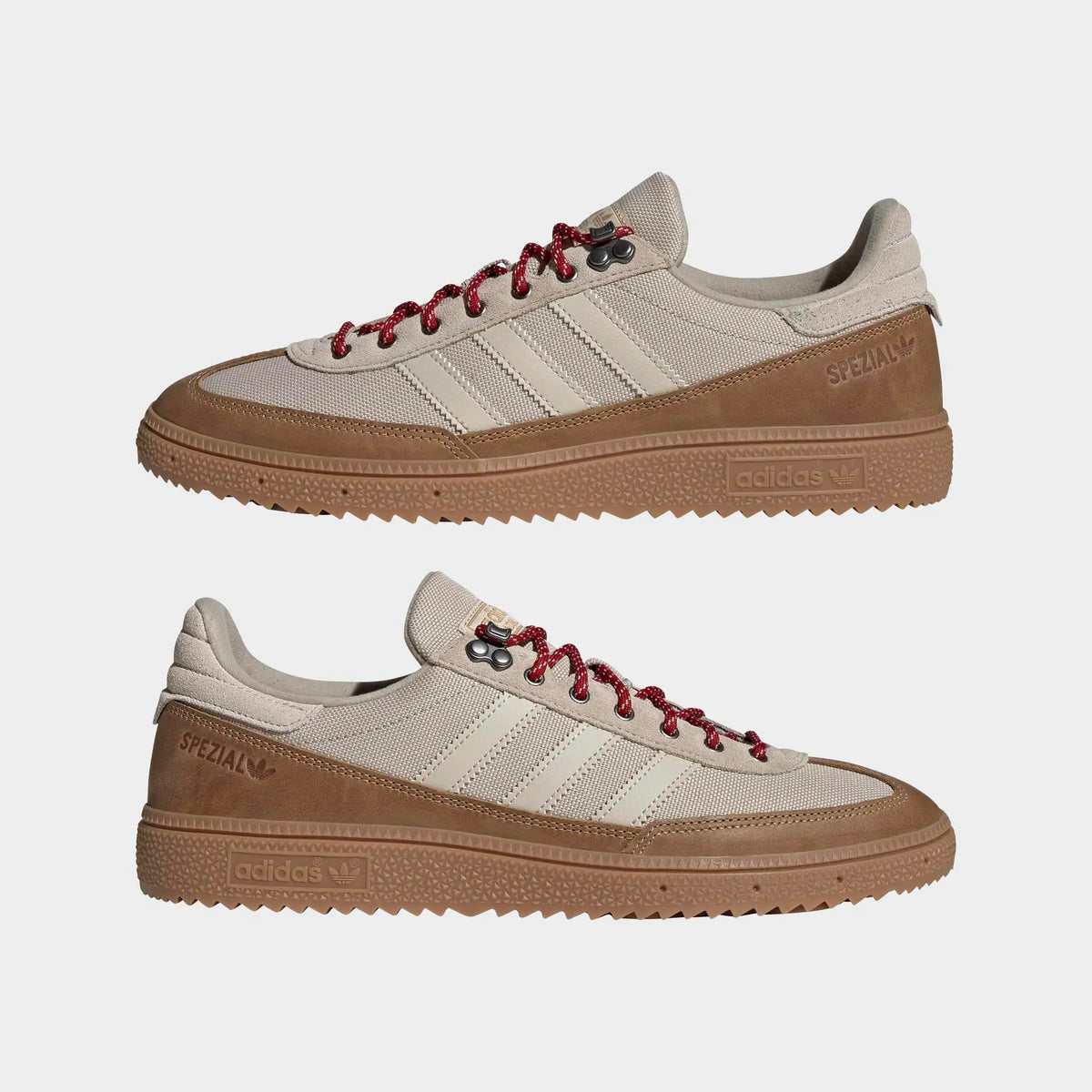 adidas Originals Handball Spezial WTR in Khaki Three / Bliss / Light Cinnamon – Paaransicht des khakifarbenen Retro-Sneakers mit Metallösen und charakteristischen 3-Stripes.