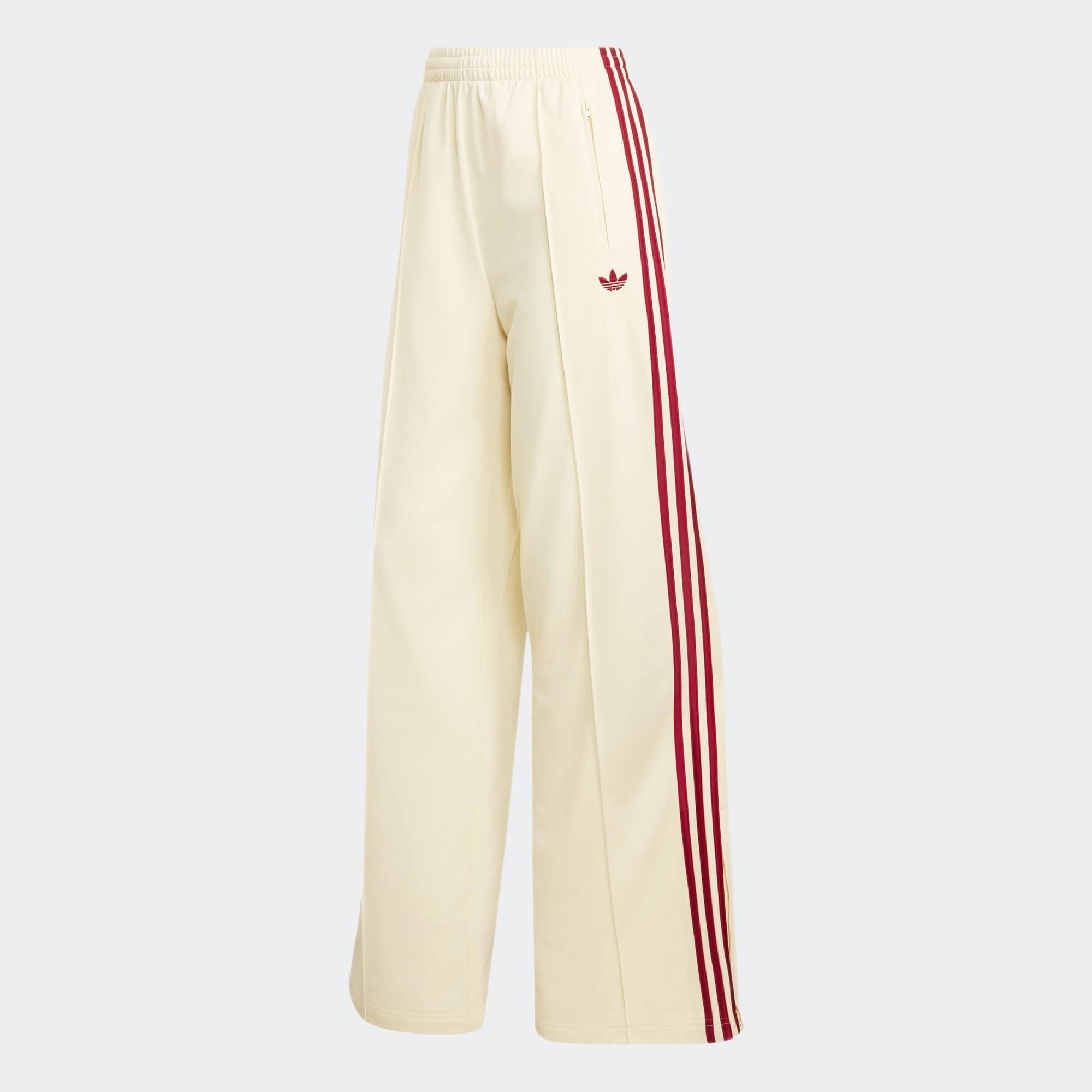 “adidas Originals Firebird Loose Damen Trainingshose in hellem Vanilla-Weiß mit roten drei Streifen und Trefoil-Logo bei Stickabush Berlin.“ 