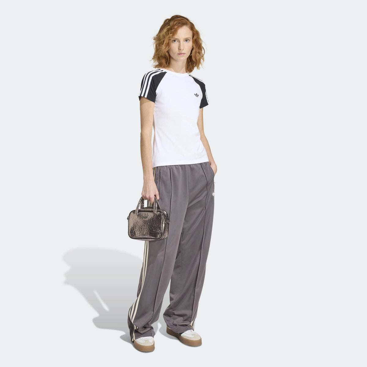 “adidas Originals Firebird Loose Track Pants in Charcoal Cream White getragen im STICKABUSH Store Berlin Kreuzberg“