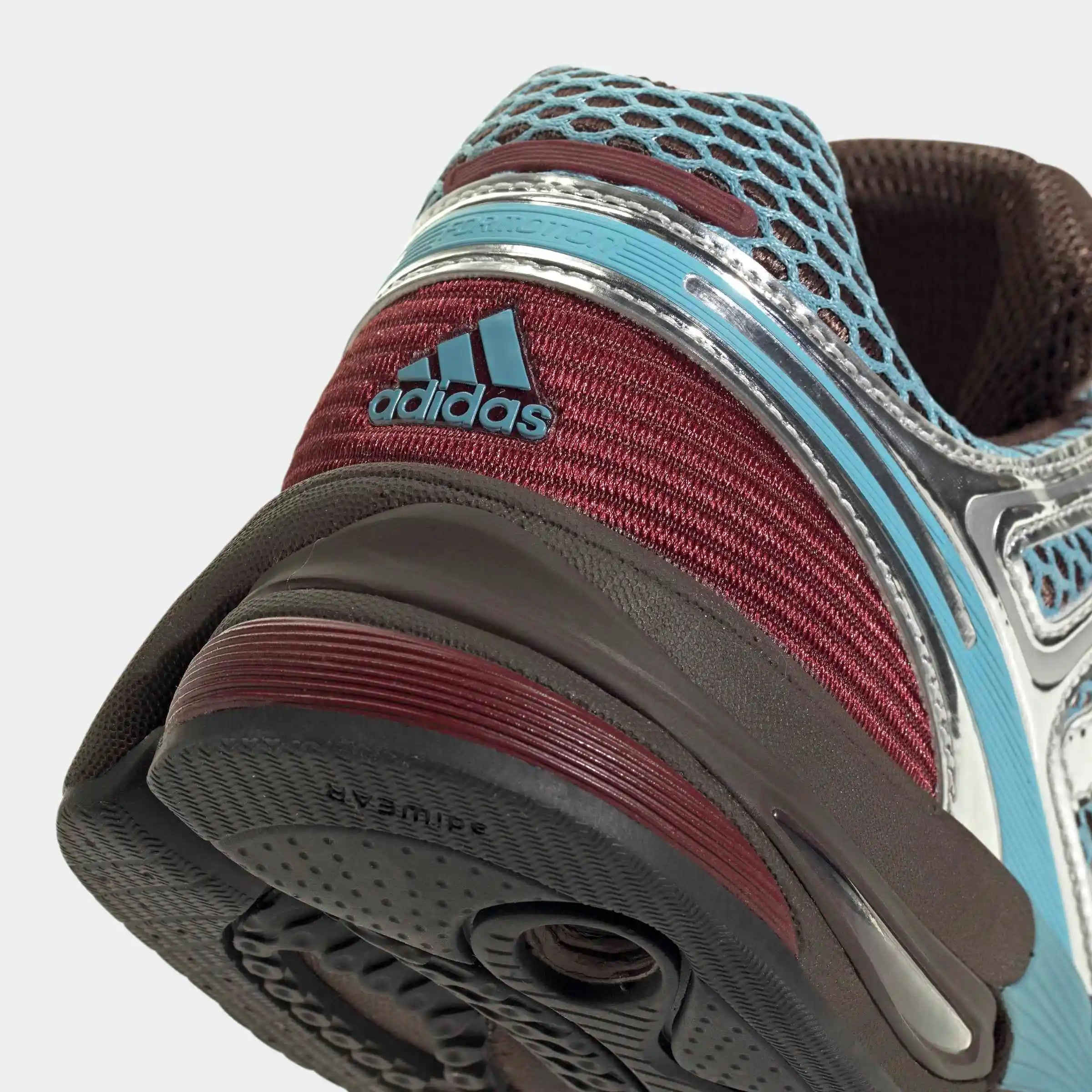 adidas Originals Adistar Control 5 Sneaker in Preloved Blue, Dark Brown und Grey Five jetzt bei Stickabush Berlin.