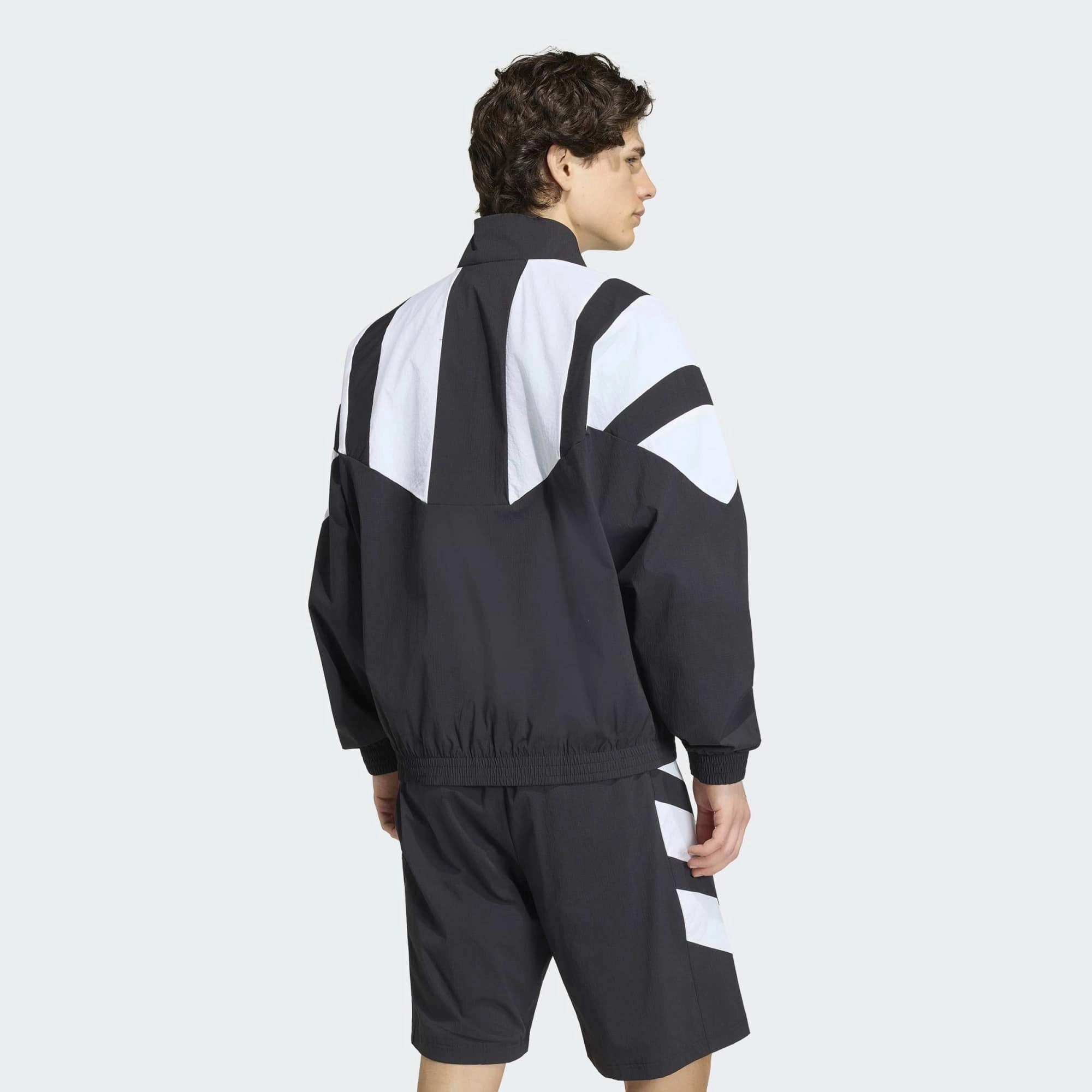 „Schwarze adidas Originals Blocked Track Top Trainingsjacke (KR1378) mit weißem Color-Blocking-Design – sportliche Damen-Oberteil im Retro-Look erhältlich bei Stickabush Berlin.“
