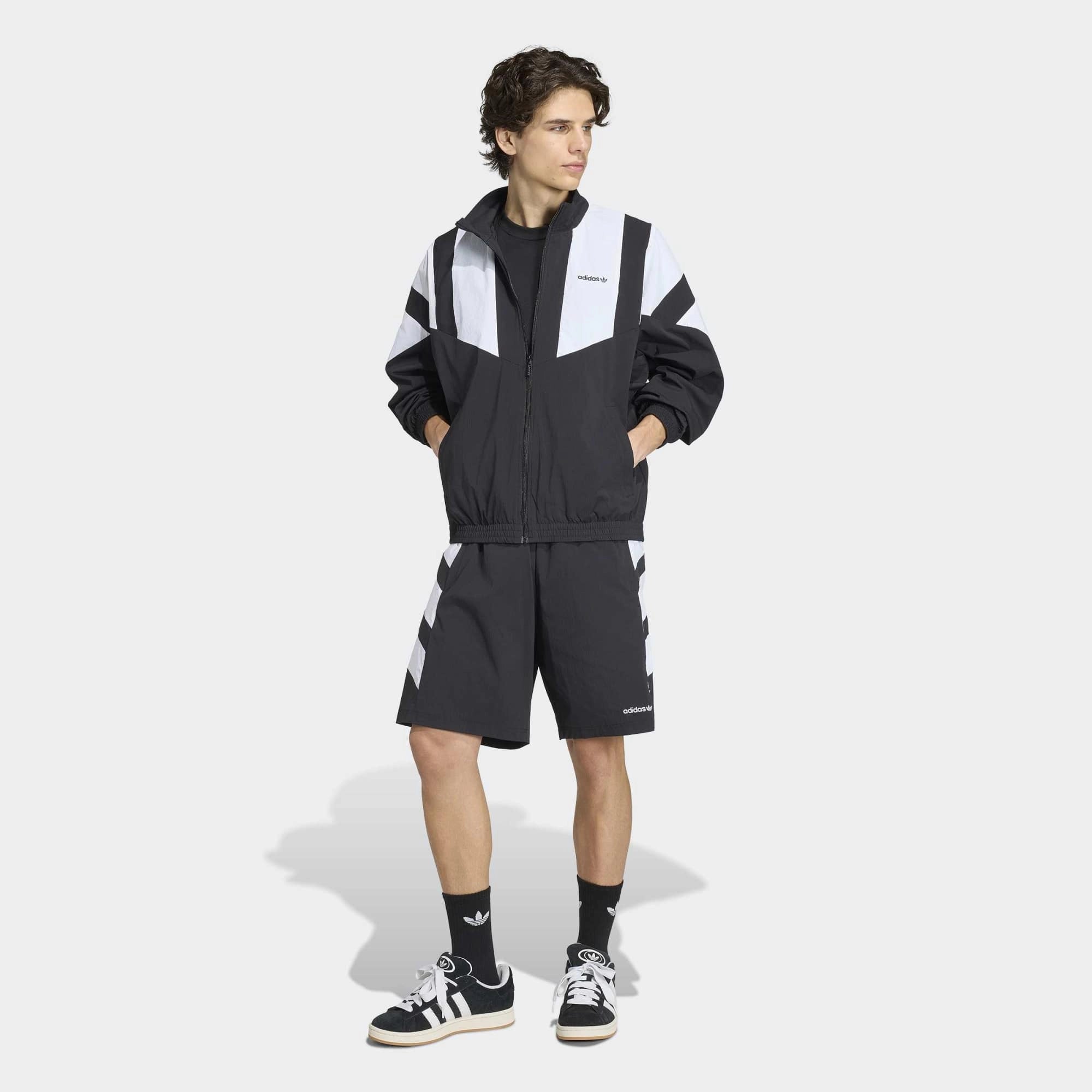 „Schwarze adidas Originals Blocked Track Top Trainingsjacke (KR1378) mit weißem Color-Blocking-Design – sportliche Damen-Oberteil im Retro-Look erhältlich bei Stickabush Berlin.“