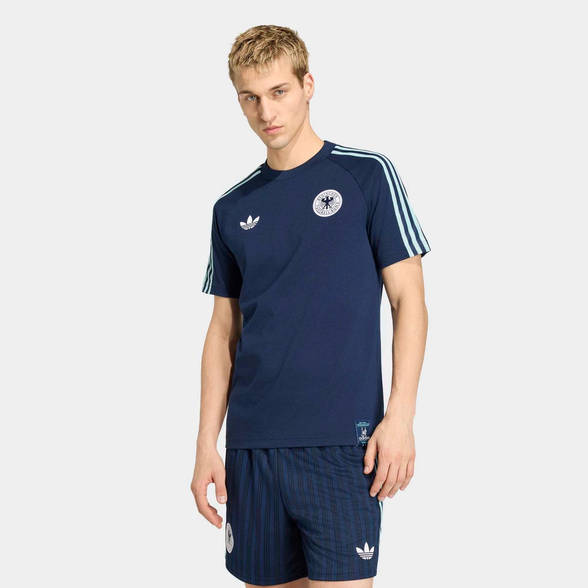 "adidas Originals Deutschland DFB OG T-Shirt Collegiate Navy mit gewebtem DFB-Logo und weißen 3-Streifen bei Stickabush Berlin."