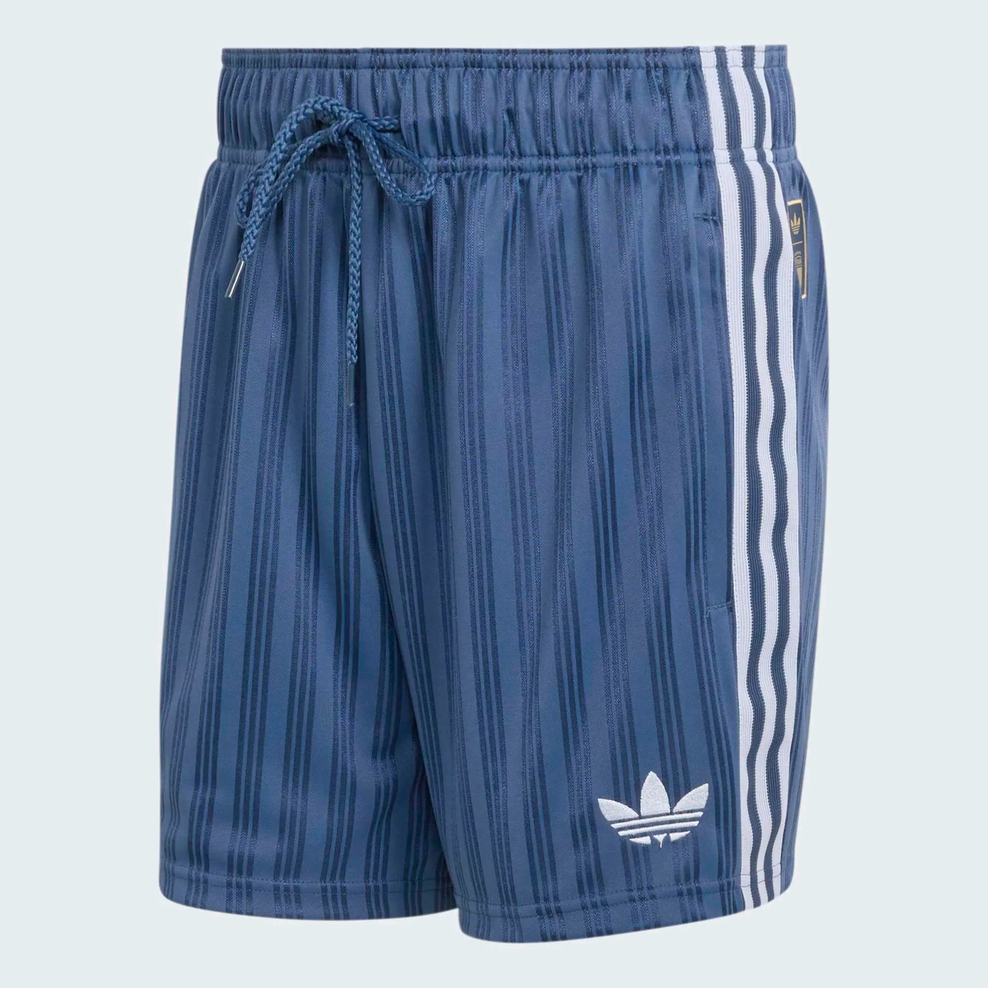 "adidas Originals Italien OG Shorts (Night Marine) mit FIGC-Wappen und 3-Streifen – erhältlich bei Stickabush Berlin."
