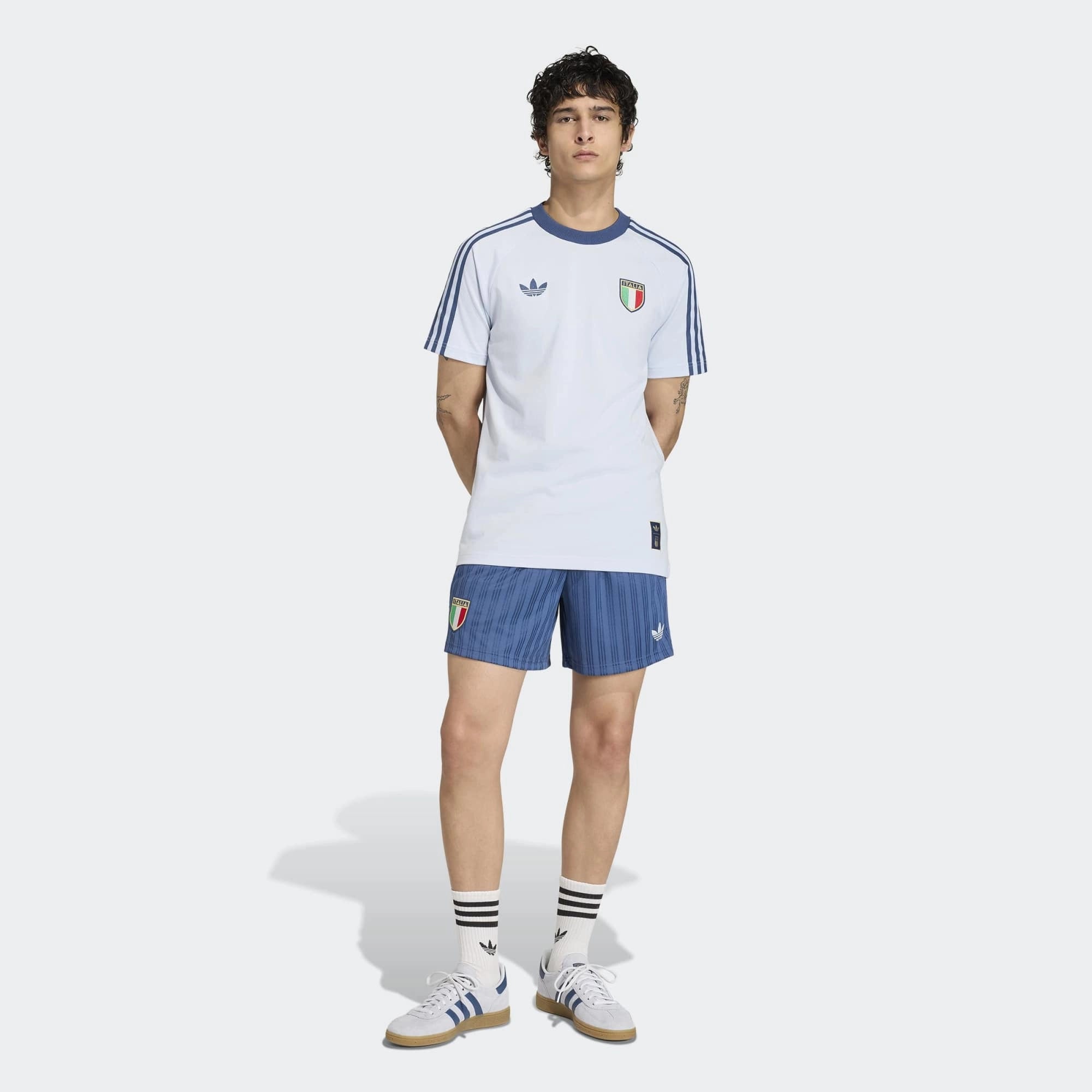 "adidas Originals Italien OG Shorts (Night Marine) mit FIGC-Wappen und 3-Streifen – erhältlich bei Stickabush Berlin."