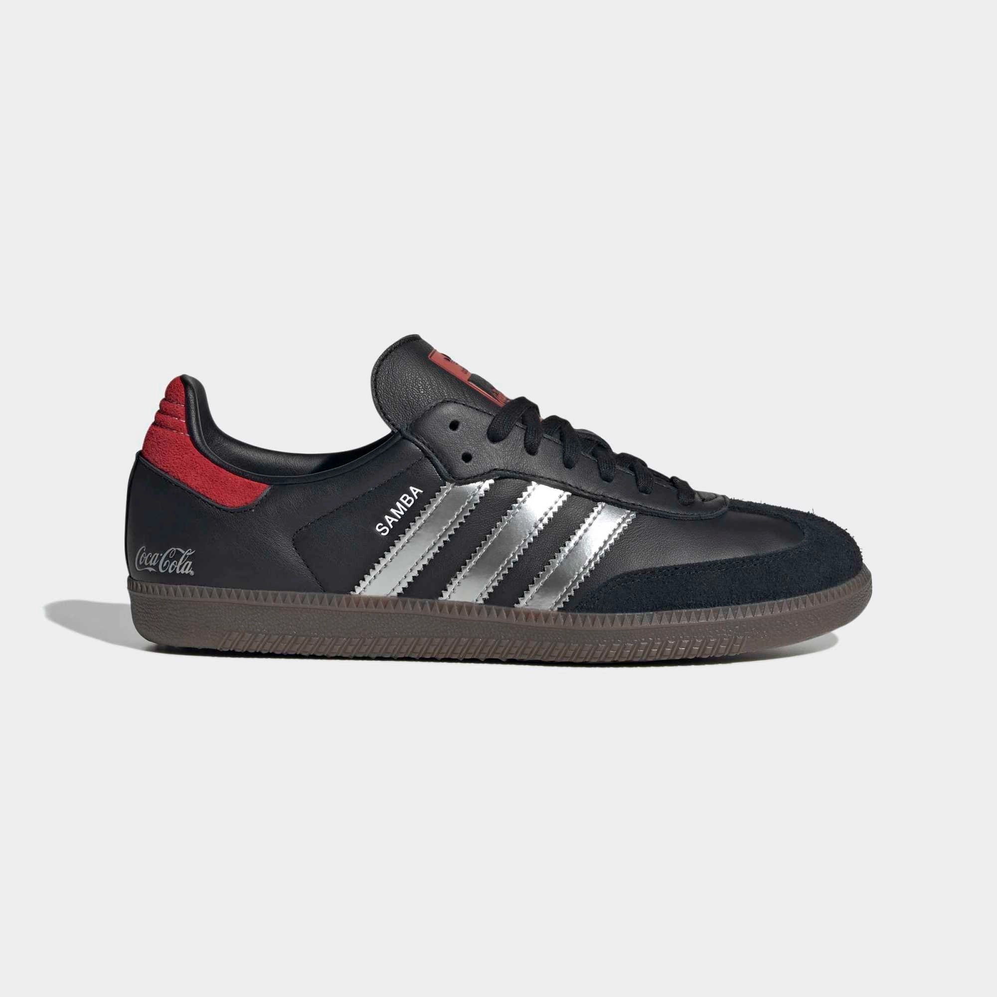 „adidas Originals Samba OG x Coca-Cola Sneaker (KH6880) in Core Black und Gum-Sohle bei Stickabush Berlin.“