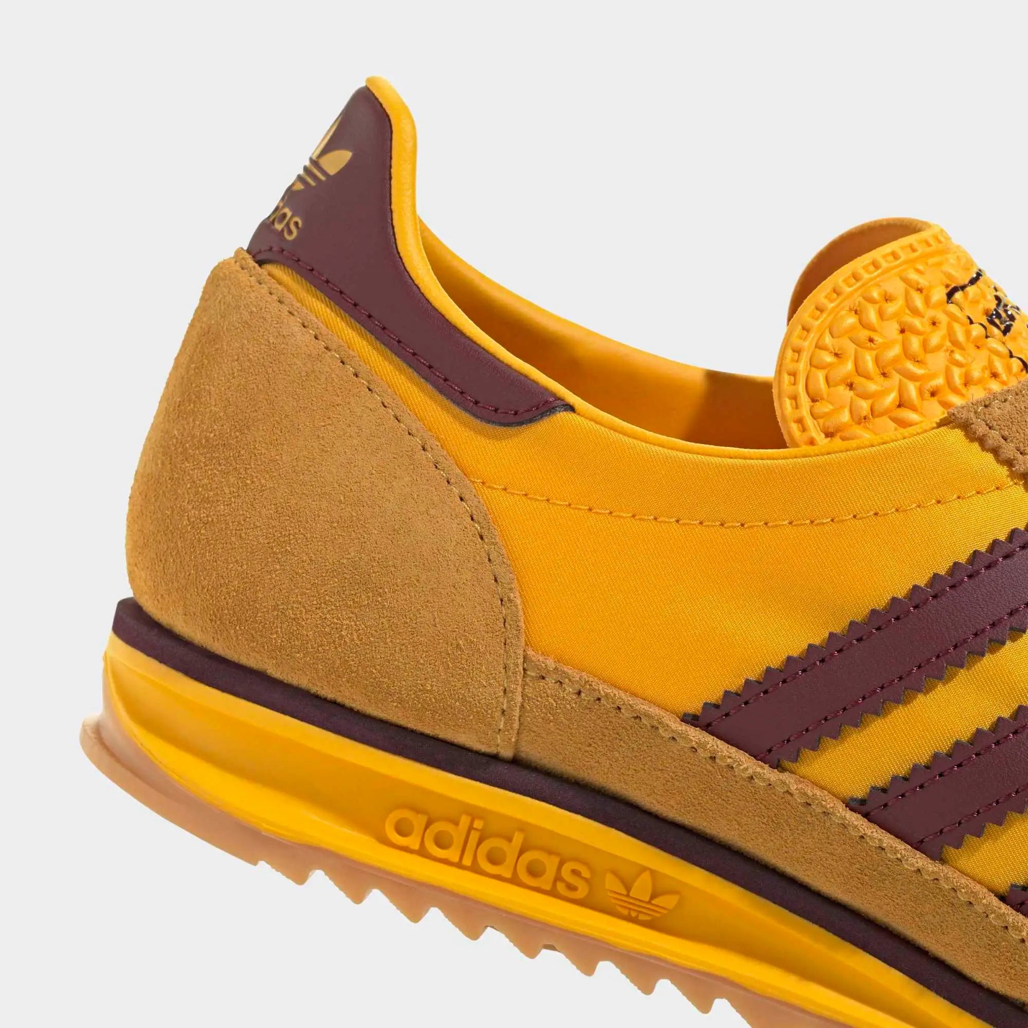 "adidas SL 72 OG Sneaker für Damen in Crew Yellow/Shadow Red (IH6968) – Klassische Silhouette aus der adidas Originals Kollektion mit markanten 3-Streifen Stickabush Berlin."