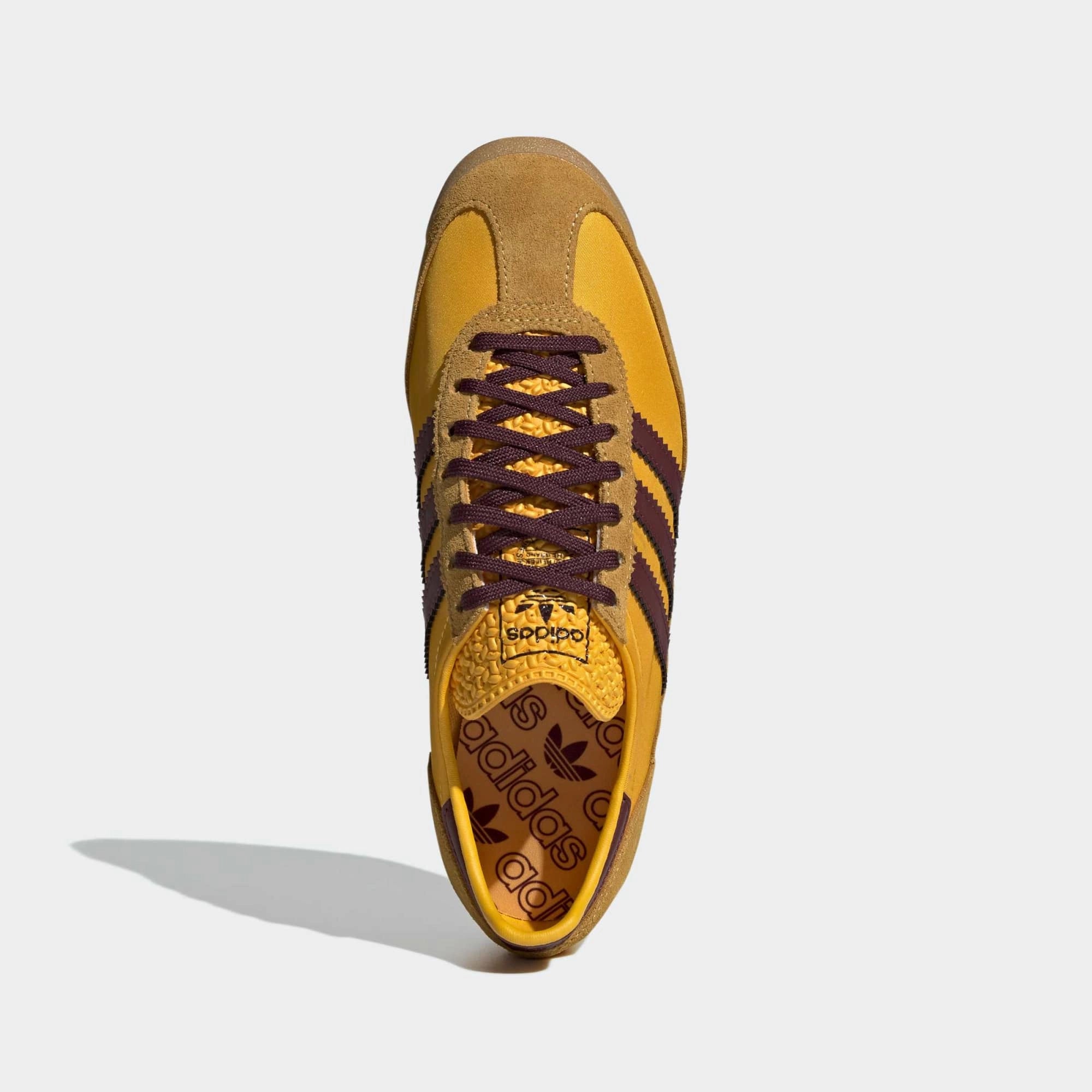 "adidas SL 72 OG Sneaker für Damen in Crew Yellow/Shadow Red (IH6968) – Klassische Silhouette aus der adidas Originals Kollektion mit markanten 3-Streifen Stickabush Berlin."