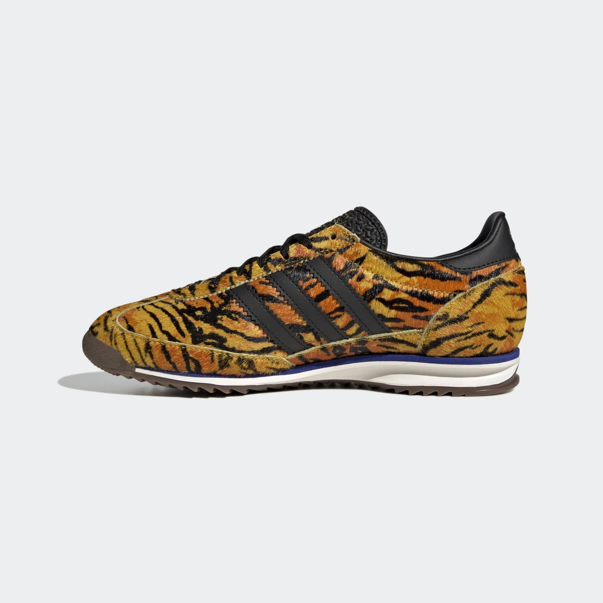 “adidas Originals SL 72 OG Damen Sneaker Tiger Print KH8812 – Gelb-Schwarzes Leo-Muster mit schmaler Retro-Silhouette bei Stickabush Berlin.“