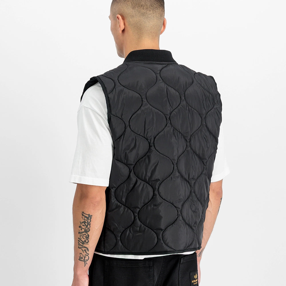 Schwarze Alpha Industries Q-1 Vest Utility-Weste mit Onion-Stitching und Web-Label bei Stickabush Berlin.