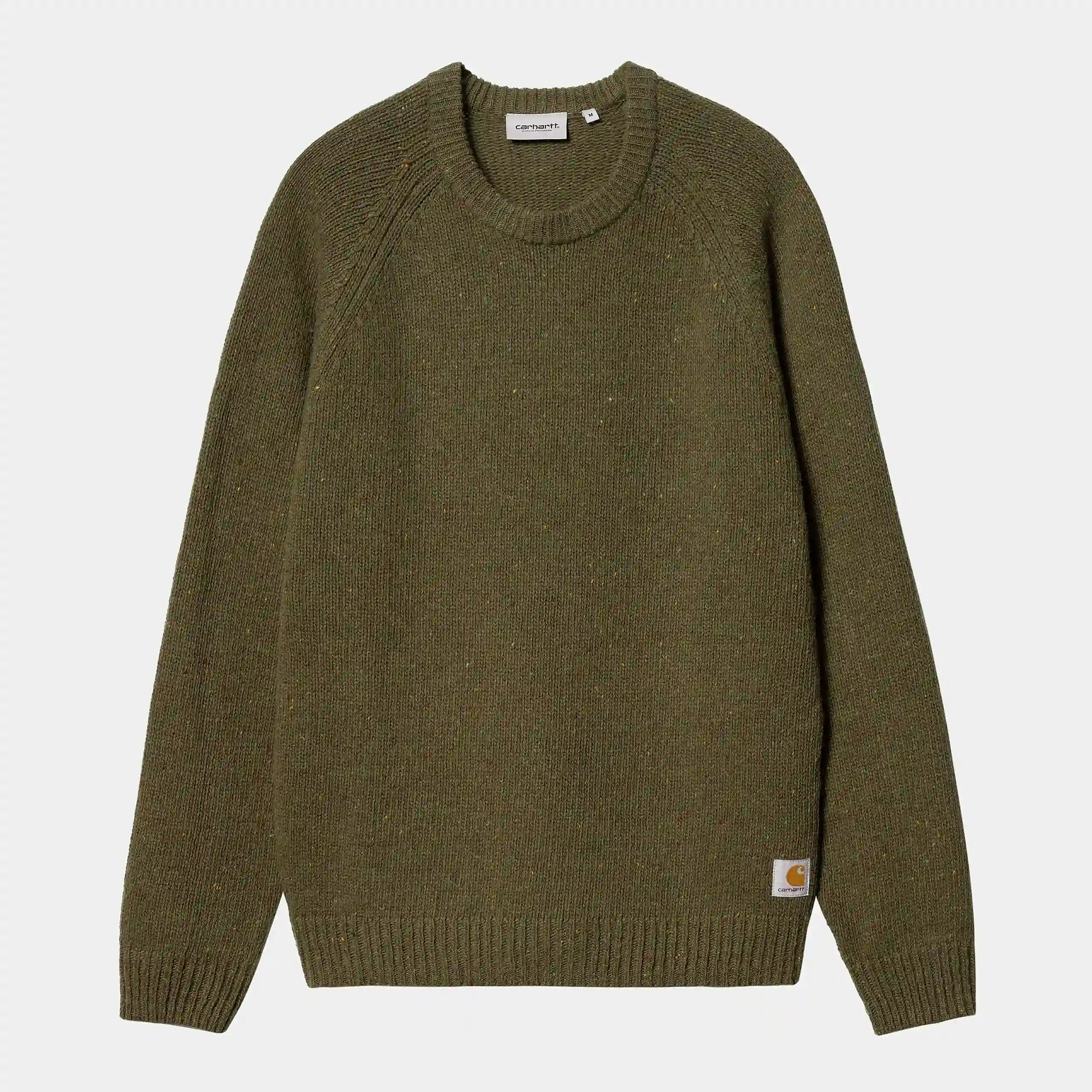 “Sanft melierter, hellgrüner Carhartt WIP Anglistic Sweater ("Speckled Highland"). Klassischer Strickpullover aus einer weichen Mischung aus Lammwolle, Baumwolle und Acryl. Raglanärmel für bequeme Passform, gerippte Bündchen und Saum, kleines gewebtes Logo-Etikett am unteren Bund.“