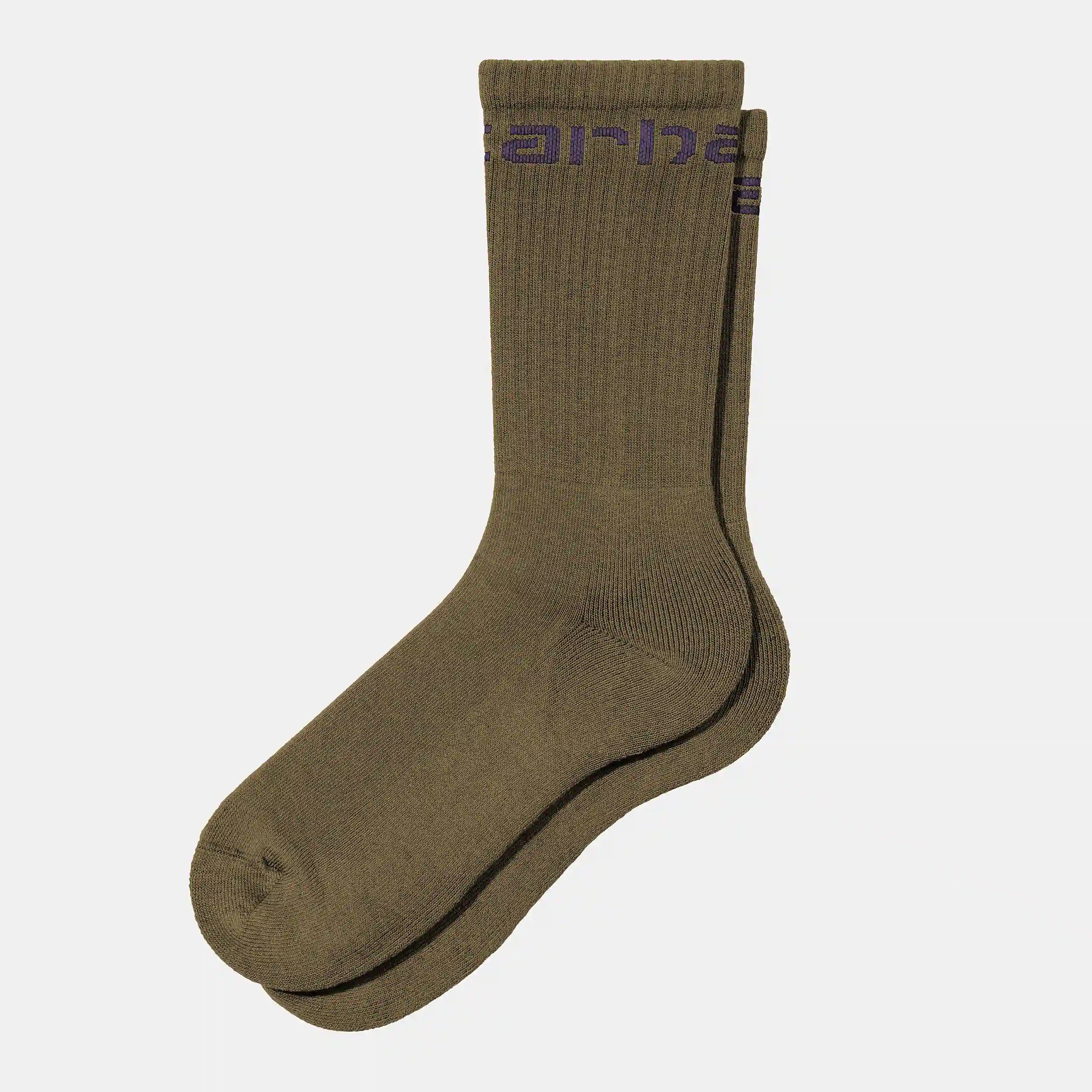 “Carhartt WIP Socks – Highland / Cassis. Grüne Socken aus Baumwollmischung, mit geripptem Schaft und kontrastfarbigem Carhartt WIP Logo."