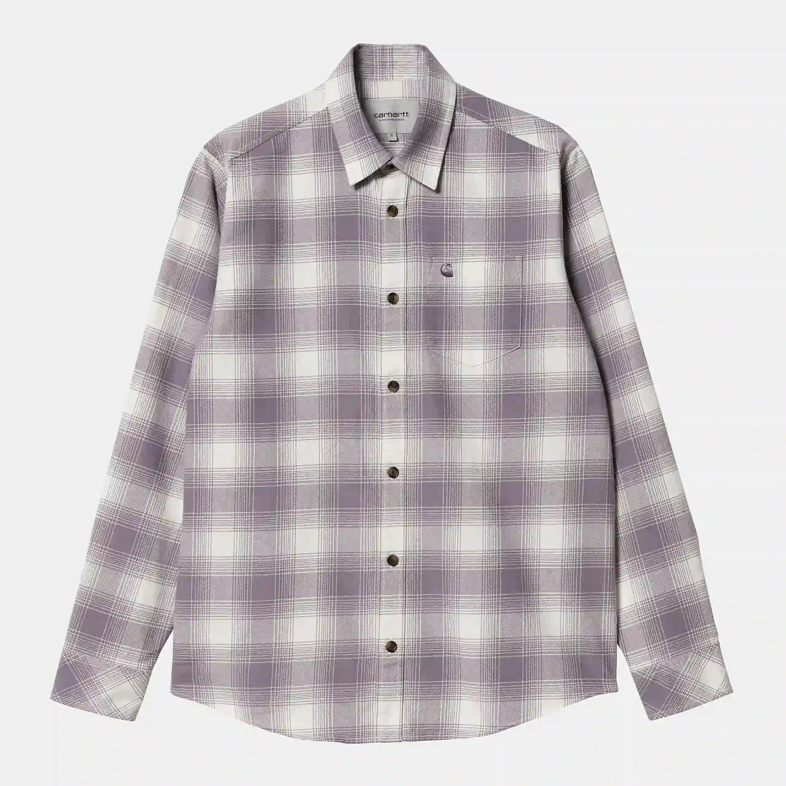 “Geknöpftes Carhartt WIP L/S Deaver Shirt im "Deaver Check / Misty Thistle" Muster. Langärmliges Herrenhemd aus weichem Baumwollflanell mit Allover-Karo, Brusttasche mit Logo-Etikett.“