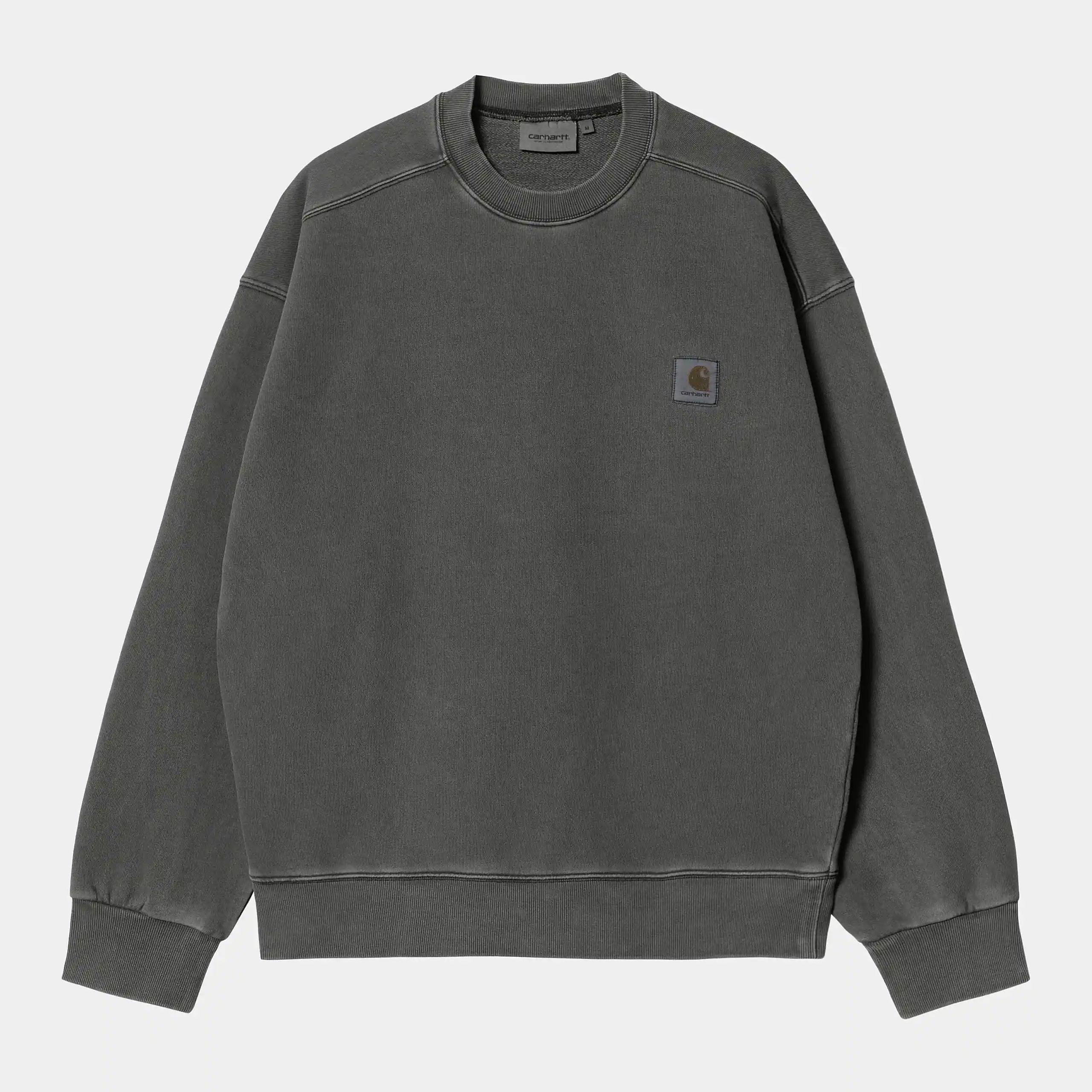 Carhartt WIP Nelson Sweat – Black (garment dyed). Schwarzes Oversized-Sweatshirt aus schwerer Bio-Baumwolle, mit Rundhals und dezentem Vintage-Look.
