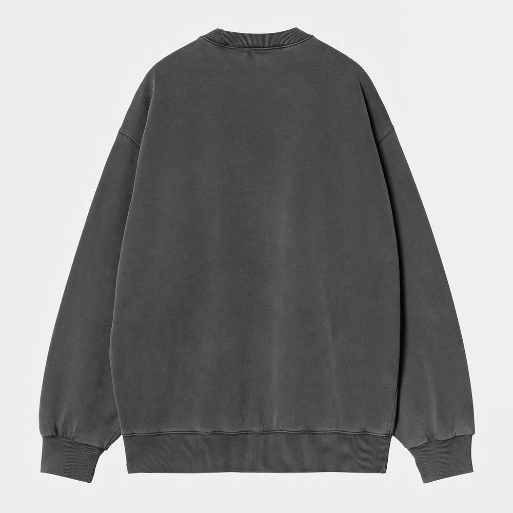 “Dunkelgraues ("Graphite") Carhartt WIP Vista Sweatshirt. Herren-Sweatshirt aus schwerem, stückgefärbtem Baumwolljersey. Kastenförmige, lockere Passform mit geripptem Rundhalsausschnitt, Bündchen und Saum. Kleines, farblich passendes Carhartt "C"-Logo auf der Brust. Robuster, bequemer Style.“
