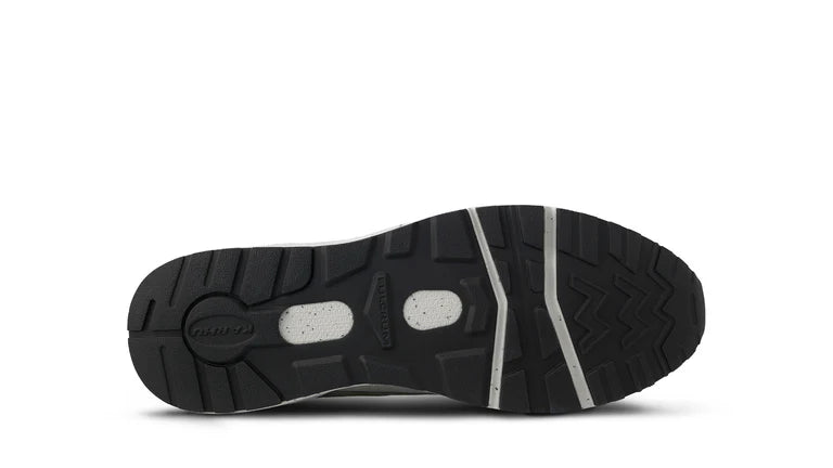 “Karhu Fusion 2.0 Herren-Sneaker in Grau und Flieder (Dark Gull Gray / Lilas) mit charakteristischem M-Logo und Outdoor-Laces bei Stickabush Berlin.“