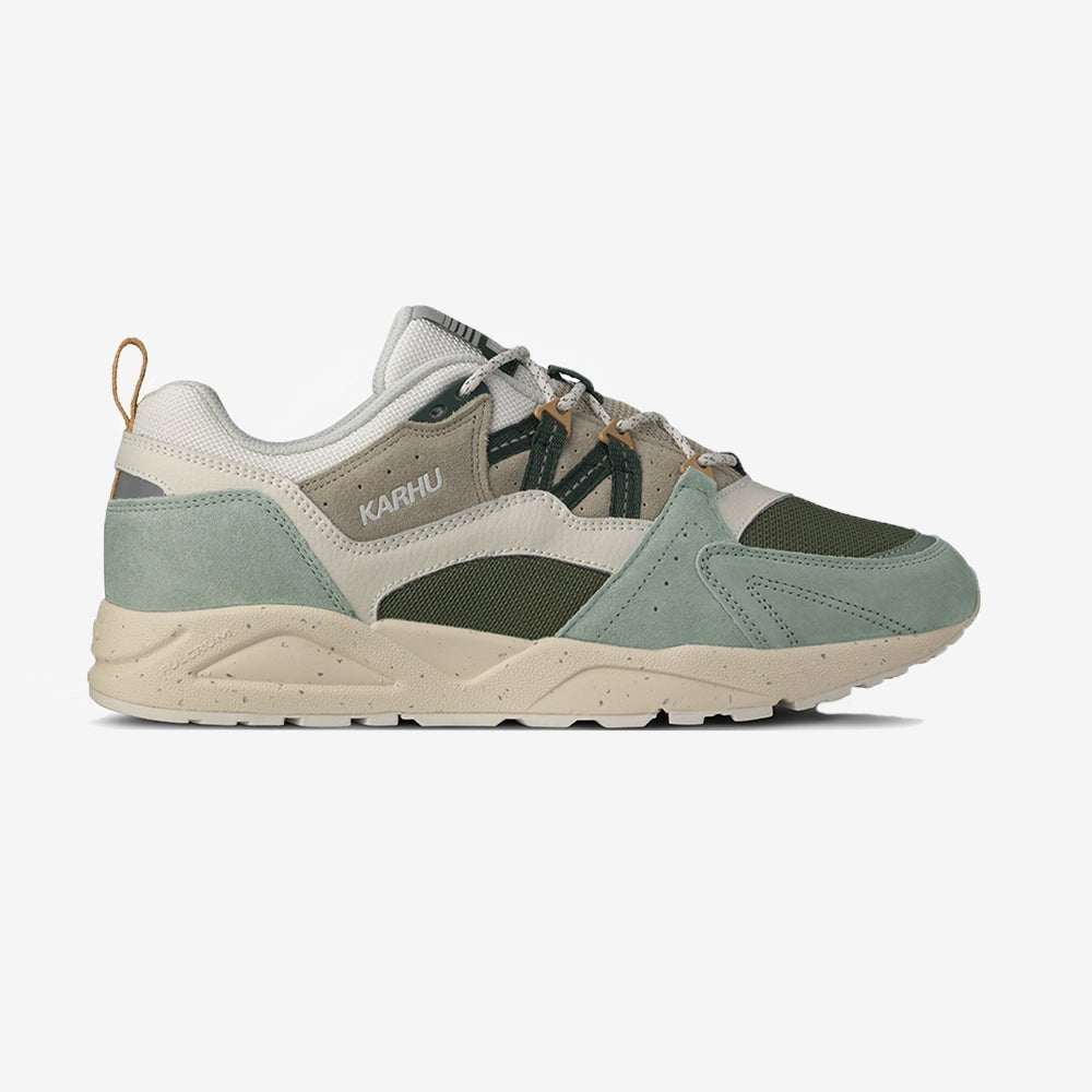 Karhu Fusion 2.0 Sneaker in Sea Foam und Pineneedle, Style-Code F804205 bei STICKABUSH Berlin.