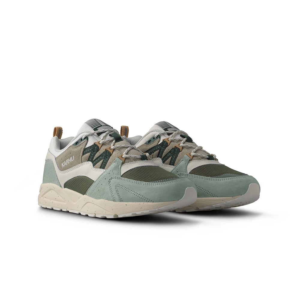 Karhu Fusion 2.0 Sneaker in Sea Foam und Pineneedle, Style-Code F804205 bei STICKABUSH Berlin.