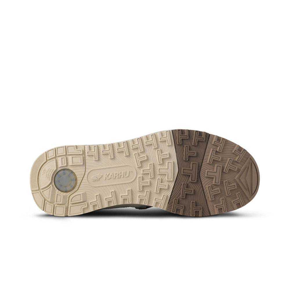 Karhu Fusion XC Trail Sneaker in Lily White und Pine Bark Sohlenansicht Style-ID F830023 bei STICKABUSH Berlin