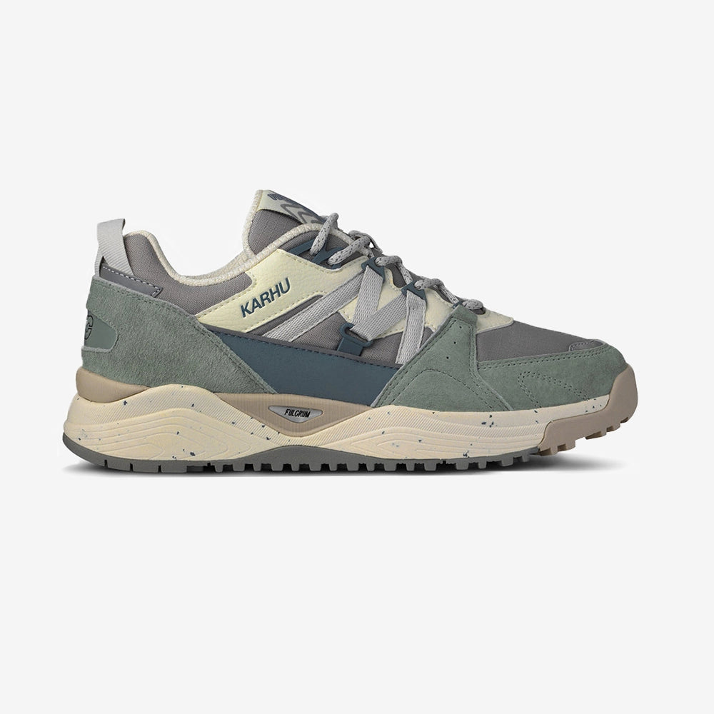 Karhu Fusion XC trail sneaker in Wrought Iron und Dawn Blue Seitenansicht style ID F830026 bei STICKABUSH Berlin
