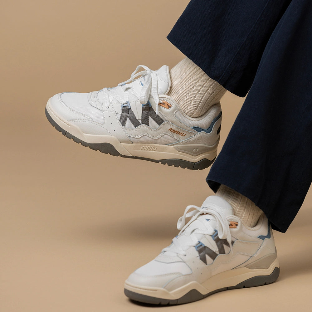 Karhu Fusion XT Blanc De Blanc Hematite F850023 Sneaker Ansicht onfeet2 – STICKABUSH Store Berlin-Kreuzberg