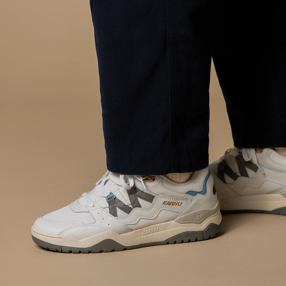 Karhu Fusion XT Blanc De Blanc Hematite F850023 Sneaker Ansicht onfeet3 – STICKABUSH Store Berlin-Kreuzberg