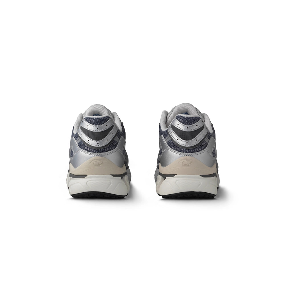 “Graublau/Silber farbener Karhu Super Fulcrum Herren Sneaker aus Mesh und Wildleder mit blaugrauen (Vintage Indigo) Akzenten bei Stickabush.“