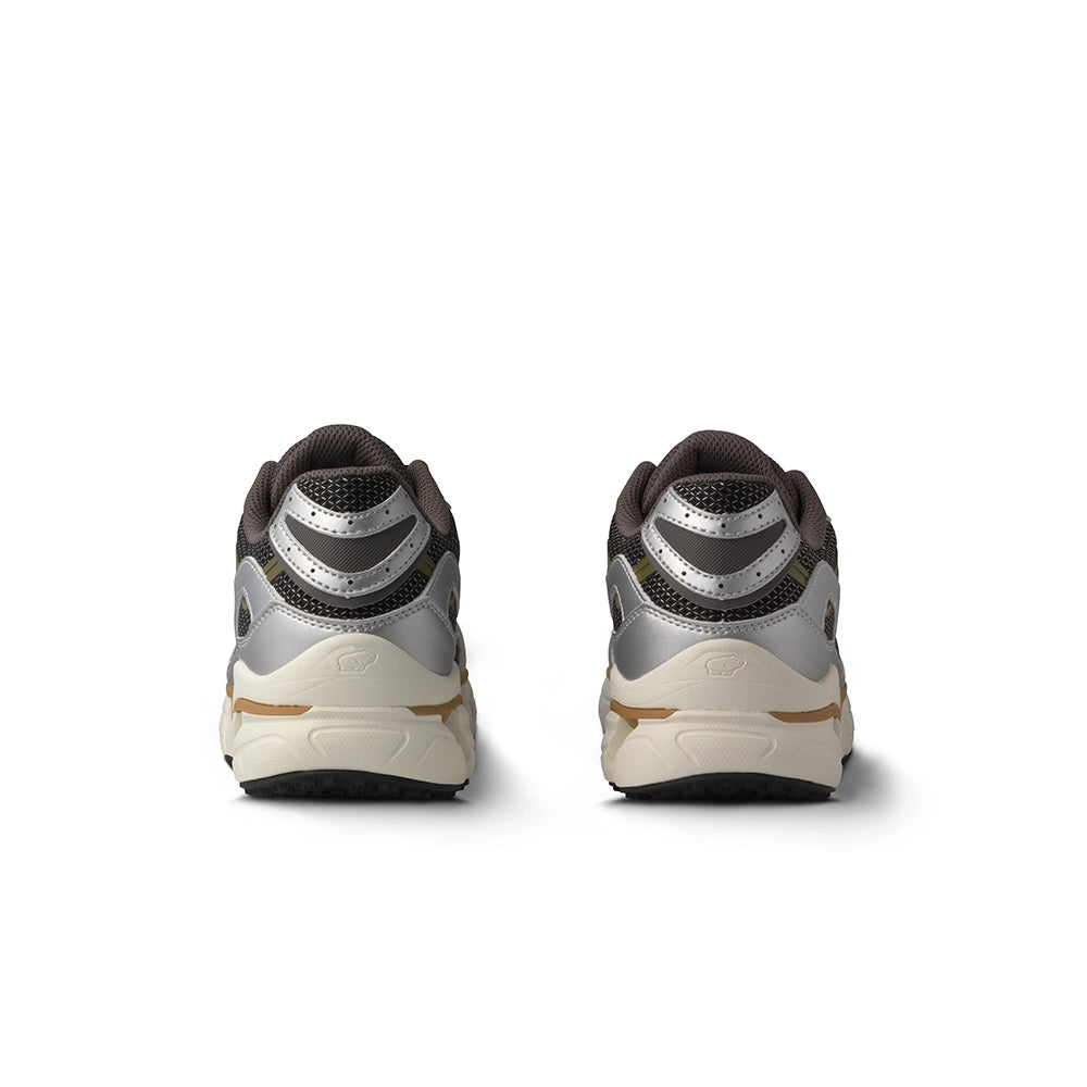 "Karhu Super Fulcrum Silver Dark Gull F860031 jetzt bei Stickabush Berlin.“