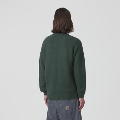 Dunkelgrün gesprenkelter Carhartt WIP Anglistic Sweater in Speckled Dark Scarab aus Wollgemisch mit Raglanärmeln – Video mit Model im STICKABUSH Online-Shop