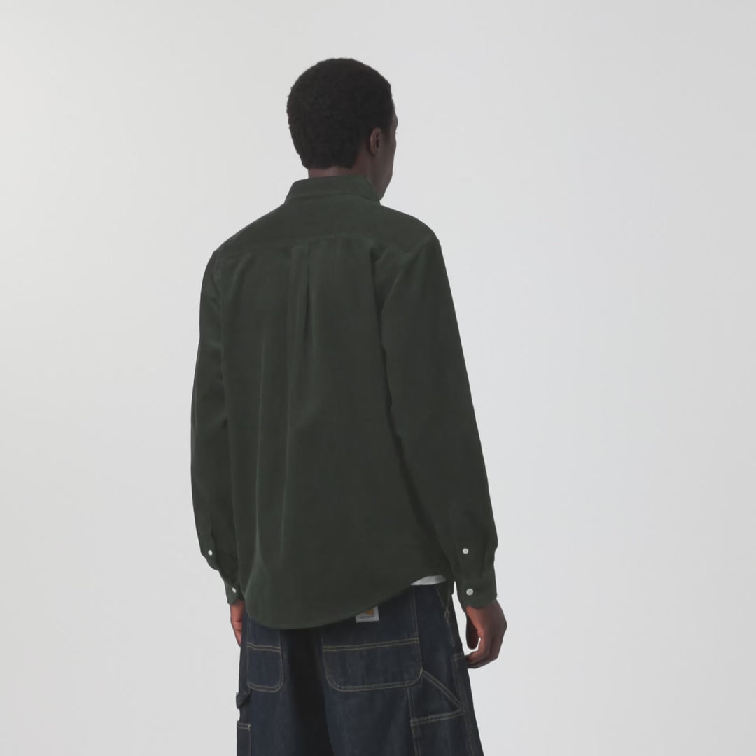 Carhartt WIP L/S Madison Cord Shirt in der Farbe Video am Model – STICKABUSH Streetwear Store Berlin-Kreuzberg