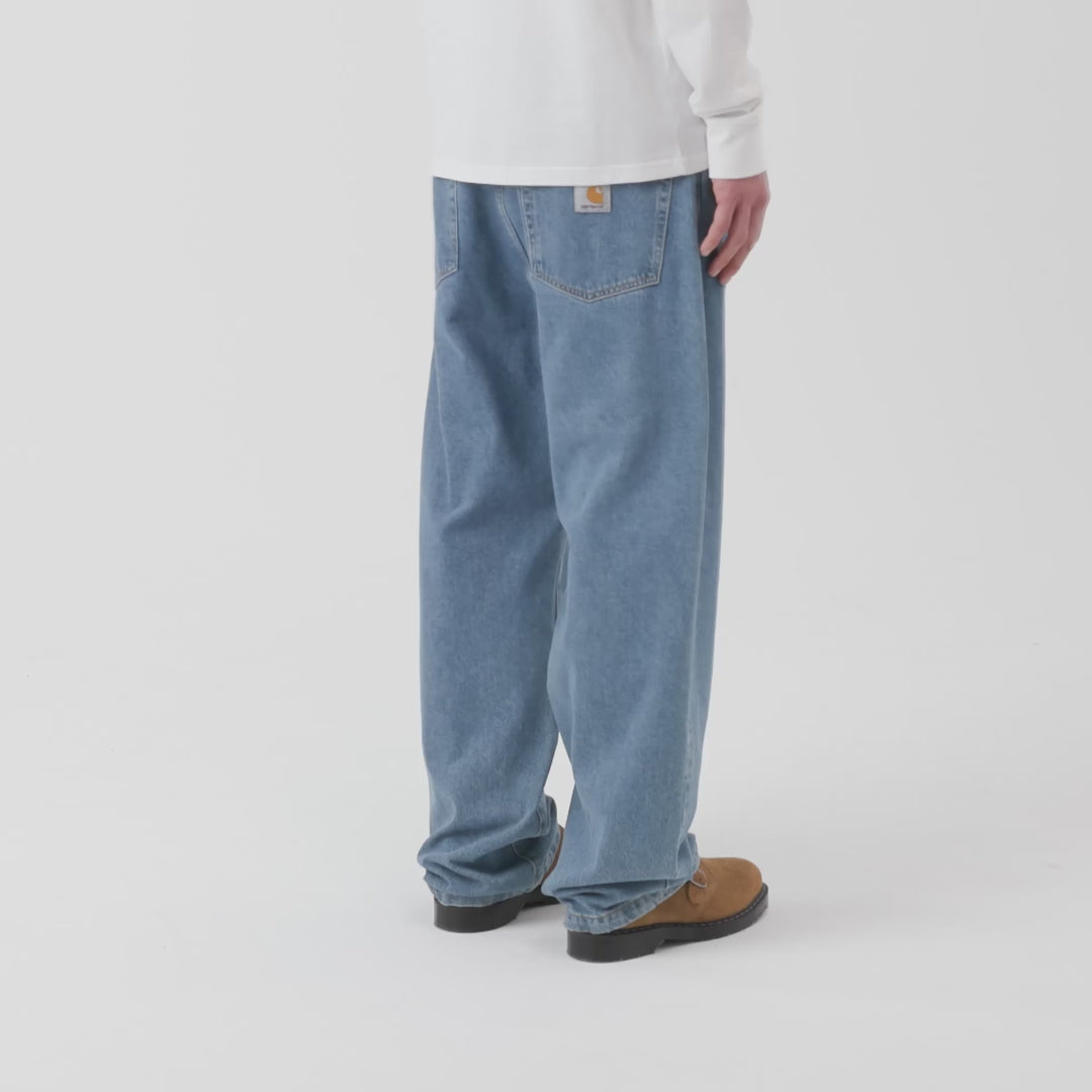 Carhartt WIP Landon Pant in Blue Denim Baggy Fit Hose Video mit Model – STICKABUSH Streetwear Store Berlin-Kreuzberg