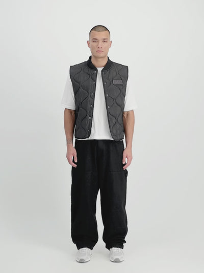 alpha-industries-q-1-vest-utility-weste-black-266107-03-stickabush-model-male-video