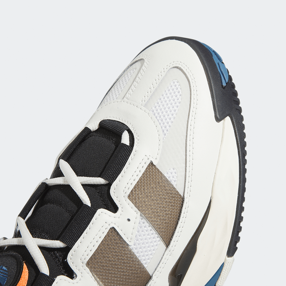"Adidas Niteball in Crystal White / Core Black, Leder/Synthetik, auffälliger Sneaker in Weiss- und Schwarztönen mit markanten Details."