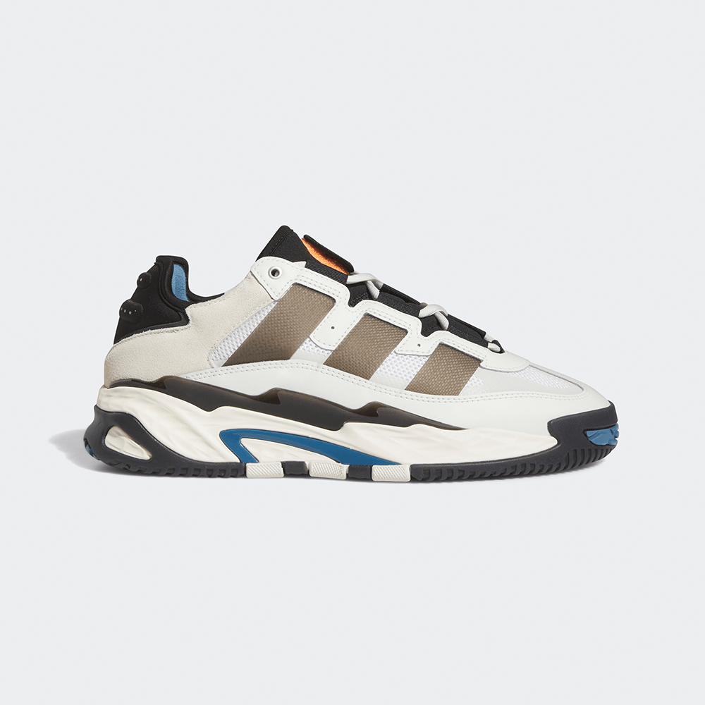 "Adidas Niteball in Crystal White / Core Black, Leder/Synthetik, auffälliger Sneaker in Weiss- und Schwarztönen mit markanten Details."