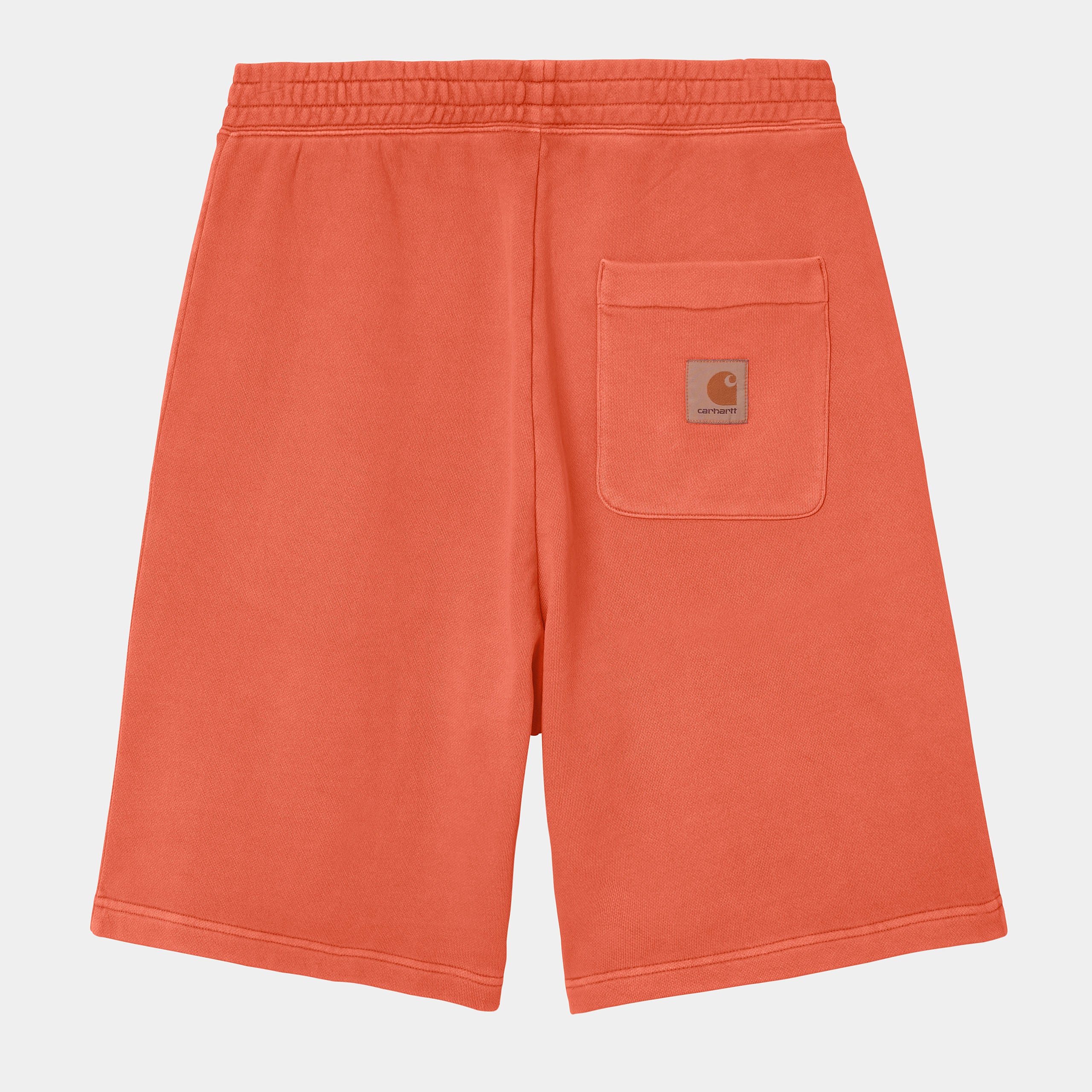 “Helles Orange ("Elba") Carhartt WIP Nelson Sweat Shorts. Kurze Herren-Sweathose aus weichem, stückgefärbtem Baumwolljersey. Lockere Passform, elastischer Bund mit Kordelzug, zwei Seitentaschen und eine Gesäßtasche mit kleinem, gewebtem Logo-Etikett. Bequeme Freizeithose für warme Tage.“
