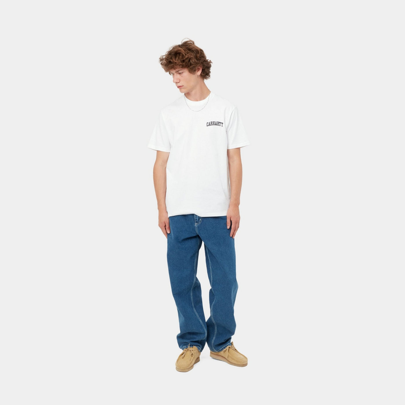 "Carhartt WIP S/S University Script T-Shirt, White/Black, Baumwolle, kurzärmeliges T-Shirt mit schwarzem Universitäts-Schriftzug."